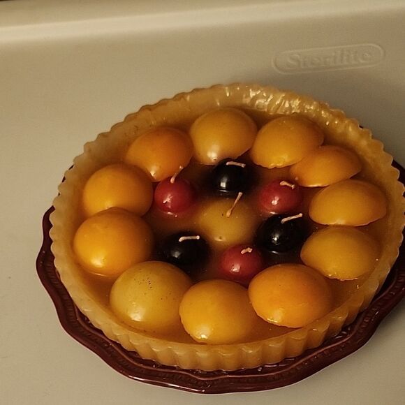 La Pointe Peac/Cherry Tart Candle - Picture 1 of 10